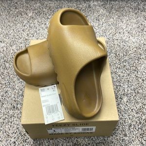 Yeezy Slide Kids Size 1 With Box